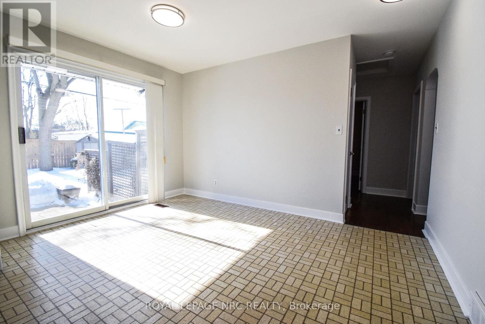 8 Roseland Avenue, St. Catharines, Ontario  L2M 5Z2 - Photo 11 - X12791214