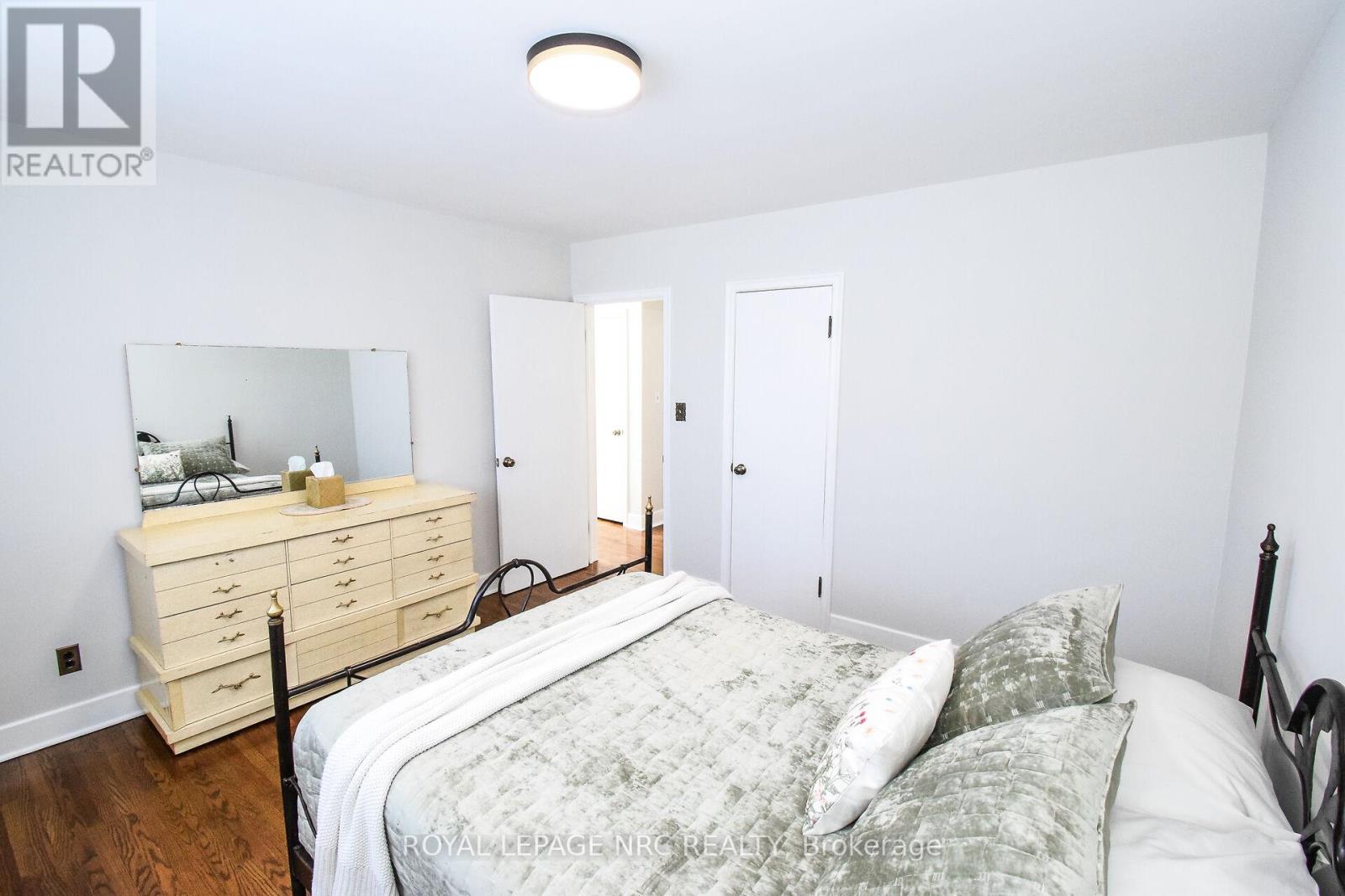 8 Roseland Avenue, St. Catharines, Ontario  L2M 5Z2 - Photo 14 - X12791214