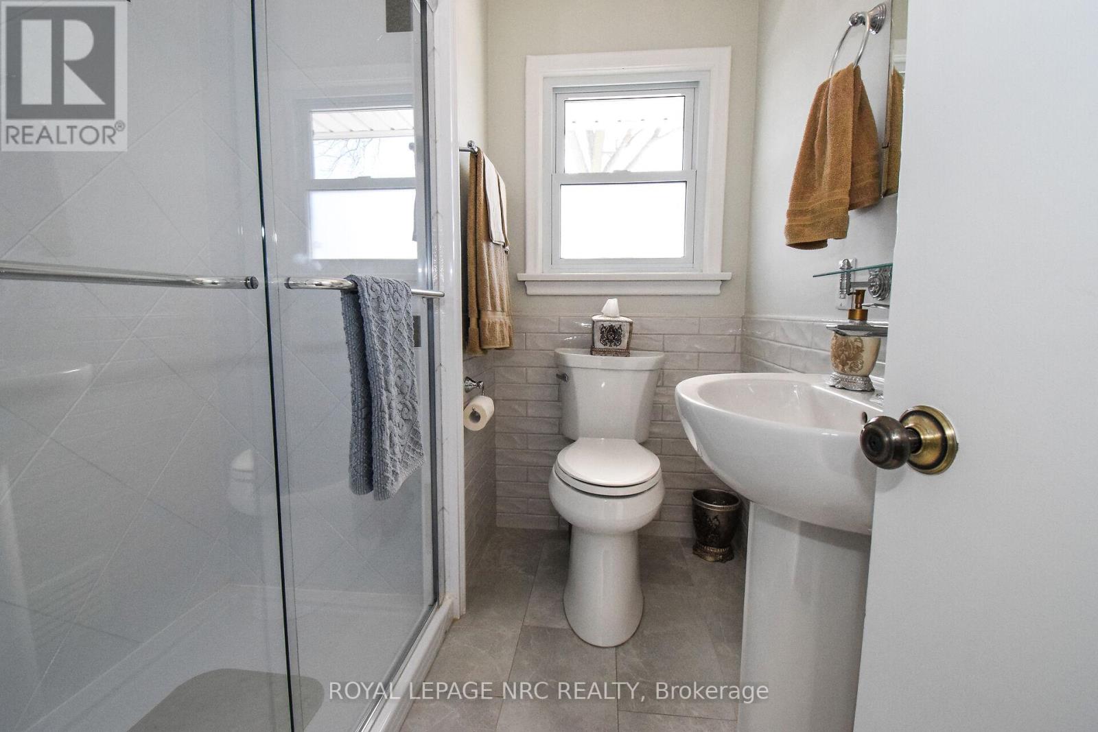 8 Roseland Avenue, St. Catharines, Ontario  L2M 5Z2 - Photo 15 - X12791214