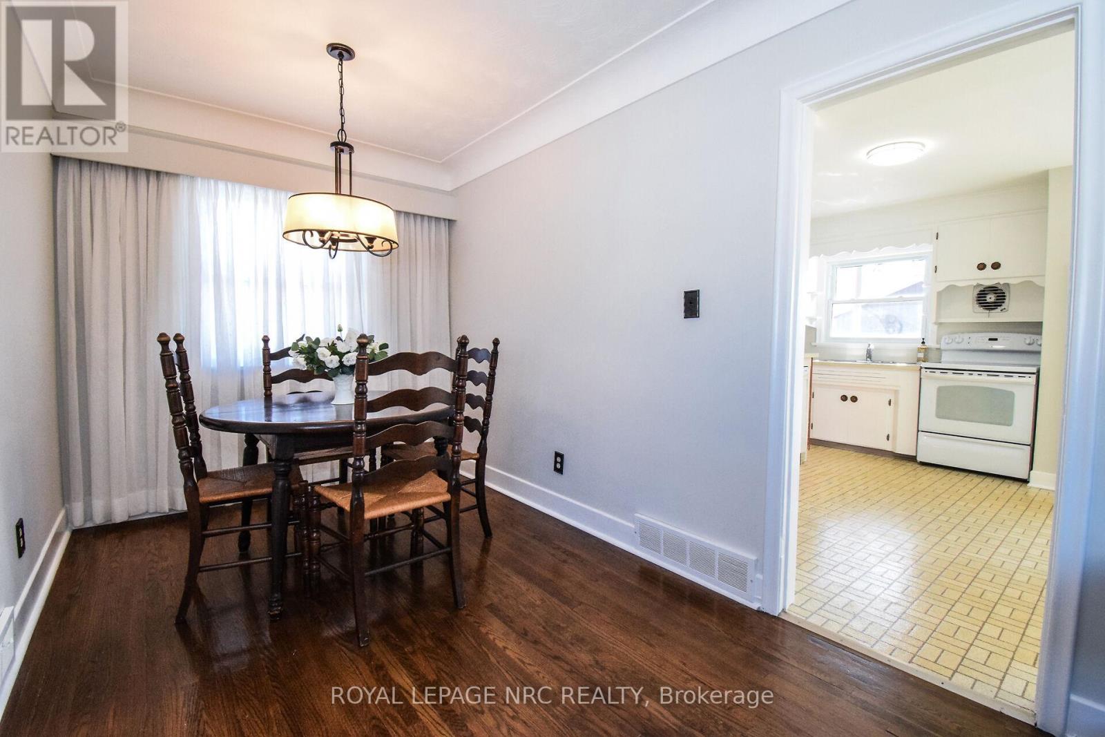 8 Roseland Avenue, St. Catharines, Ontario  L2M 5Z2 - Photo 6 - X12791214