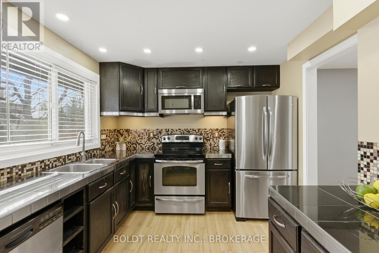 2 - 151 Linwell Road, St. Catharines, Ontario  L2N 6P3 - Photo 6 - X12791246