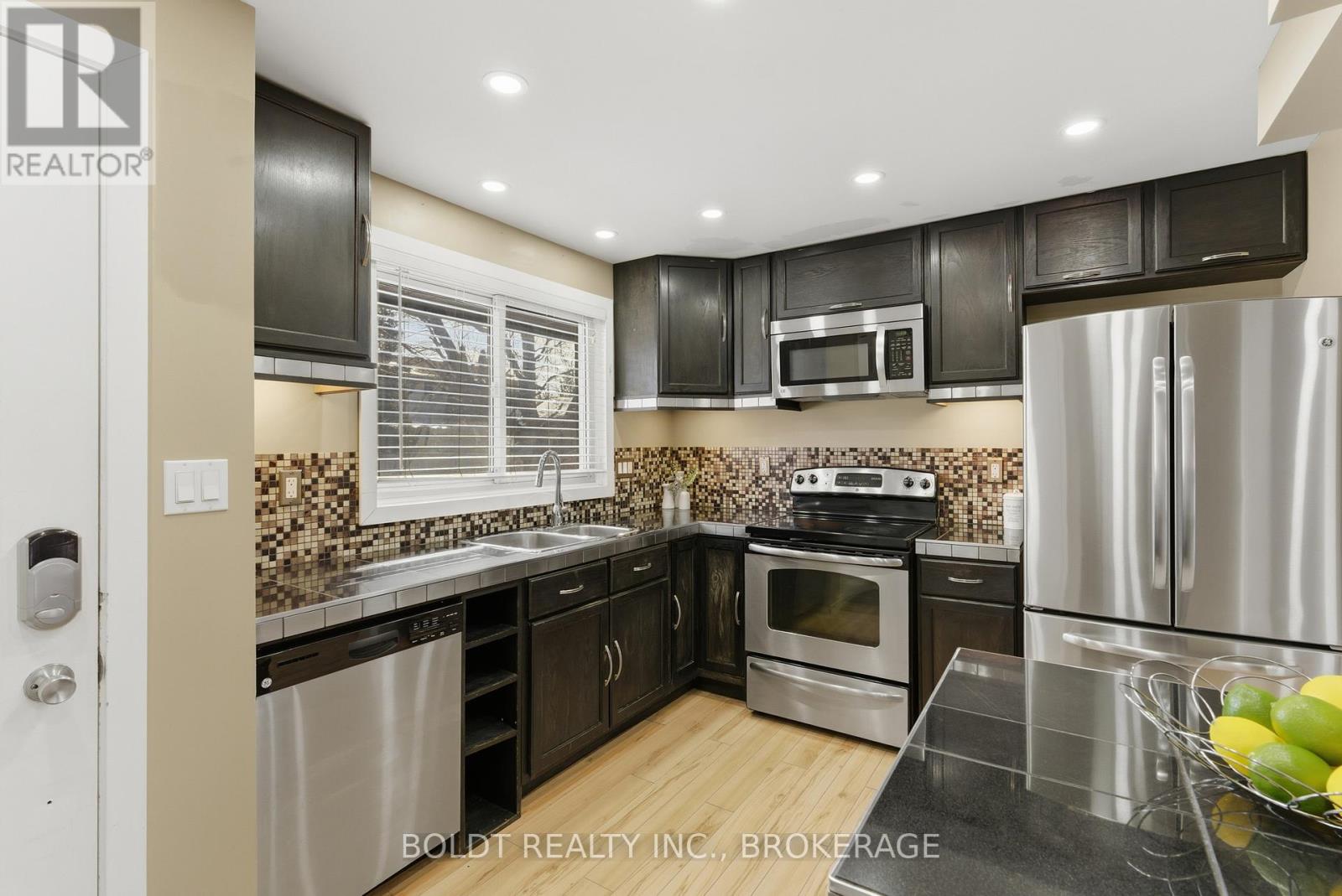 2 - 151 Linwell Road, St. Catharines, Ontario  L2N 6P3 - Photo 7 - X12791246