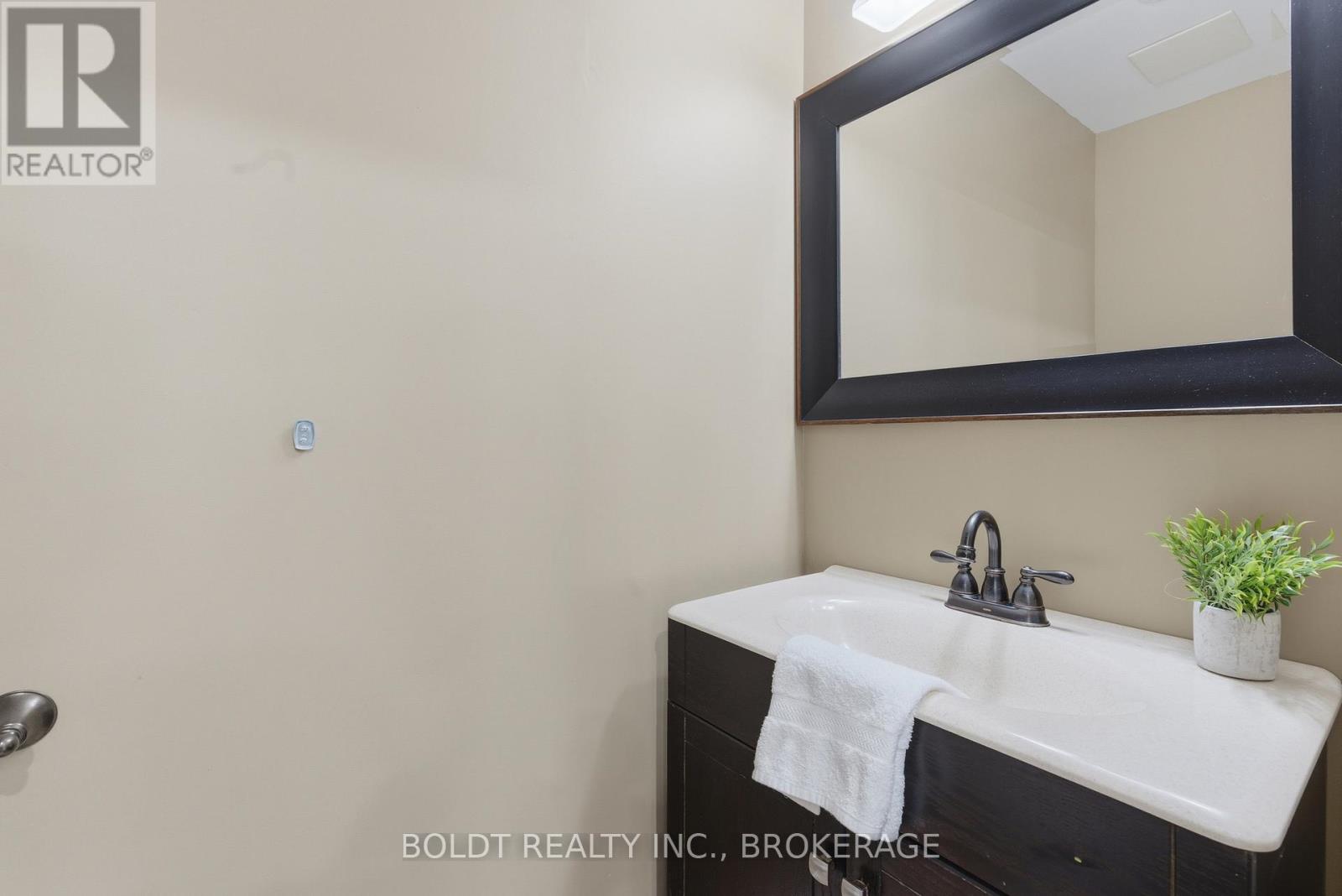 2 - 151 Linwell Road, St. Catharines, Ontario  L2N 6P3 - Photo 8 - X12791246