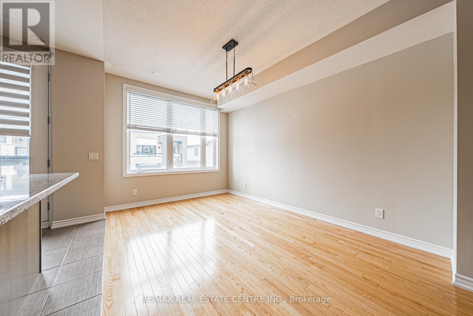 422 Athabasca Common S, Oakville, Ontario  L6H 0R5 - Photo 4 - W12789856