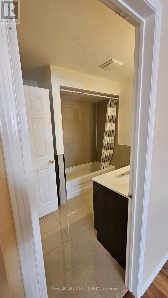 92 - 5223 Fairford Crescent, Mississauga (East Credit), Ontario  L5V 2M6 - Photo 6 - W12790042