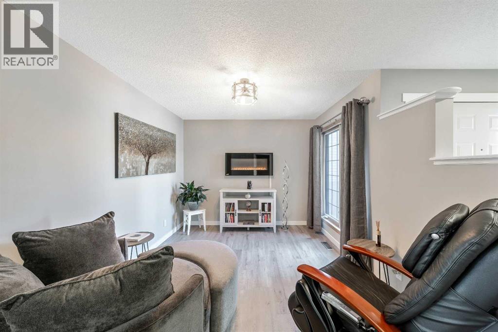 9 Hidden Valley Crescent Nw, Calgary, Alberta  T3A 4Z3 - Photo 6 - A2282421