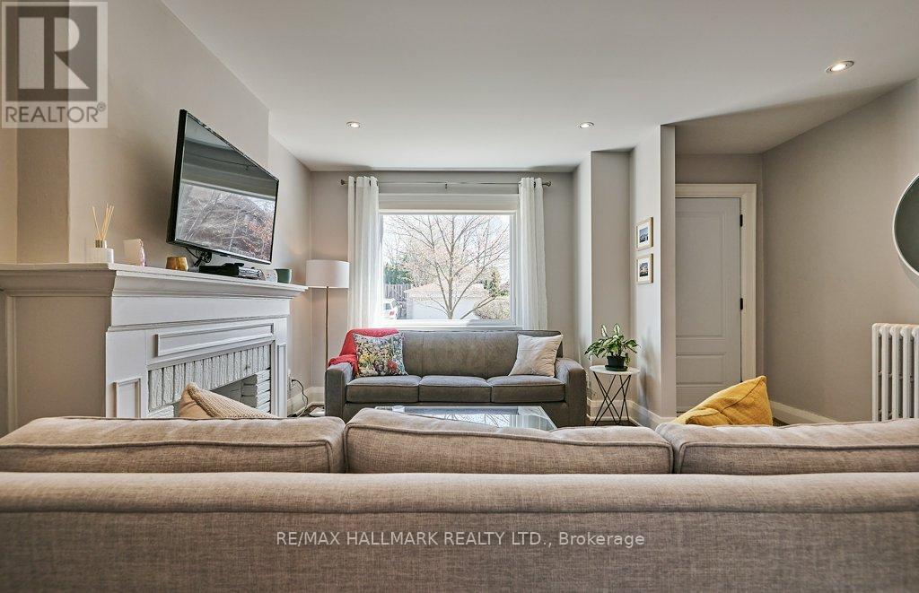 10 Elm Road, Toronto, Ontario  M5M 3T2 - Photo 4 - C12791244