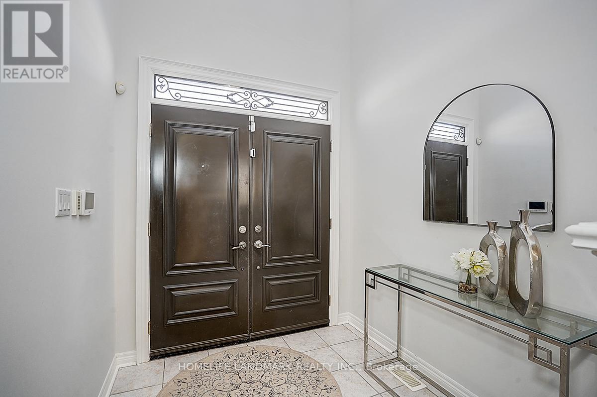 87 Castlemore Avenue, Markham, Ontario  L6C 2P7 - Photo 4 - N12791260