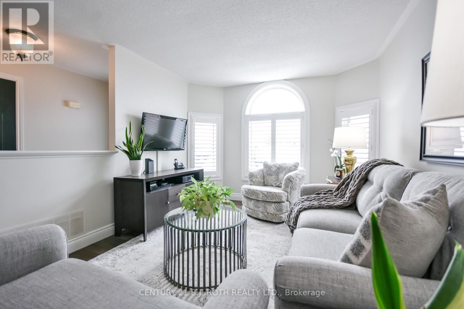 91 Benson Drive, Barrie (Sandy Hollow), Ontario L4N 7Y4 - Photo 4 - S12791222