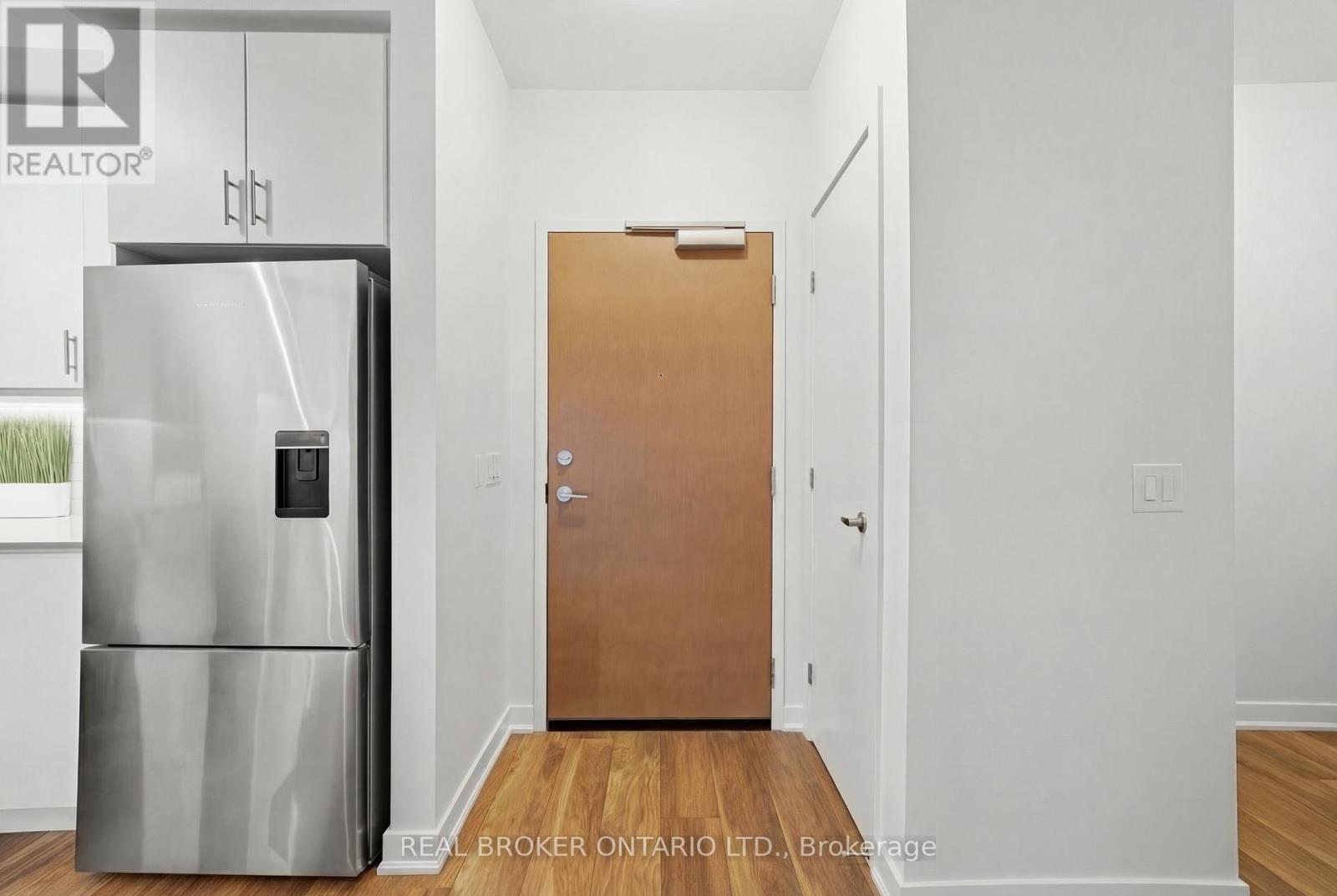 513 - 320 Plains Road E, Burlington, Ontario  L7T 0C1 - Photo 4 - W12791212