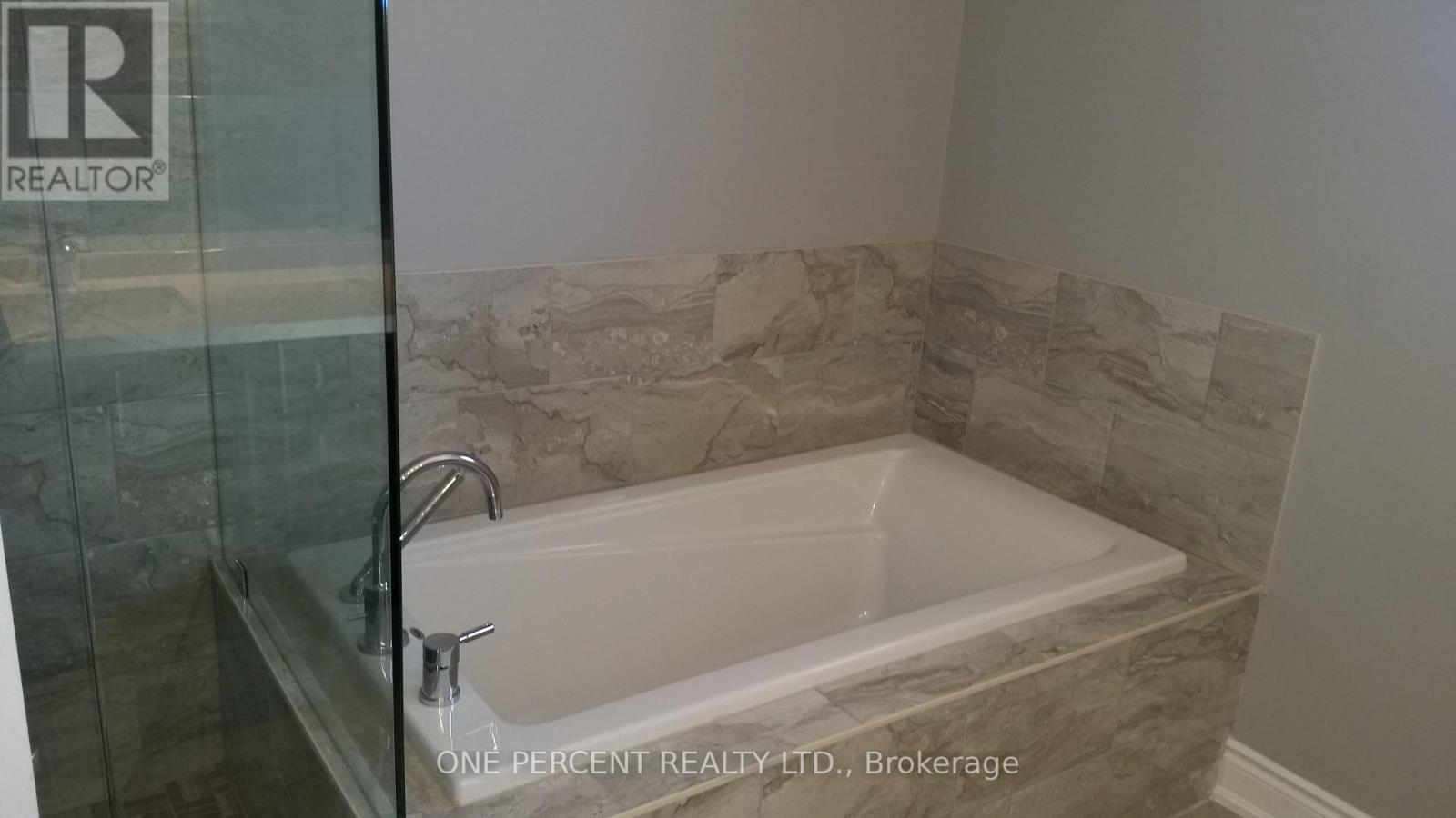 52 Timberlane Drive, Brampton, Ontario  L6Y 4B6 - Photo 10 - W12791218