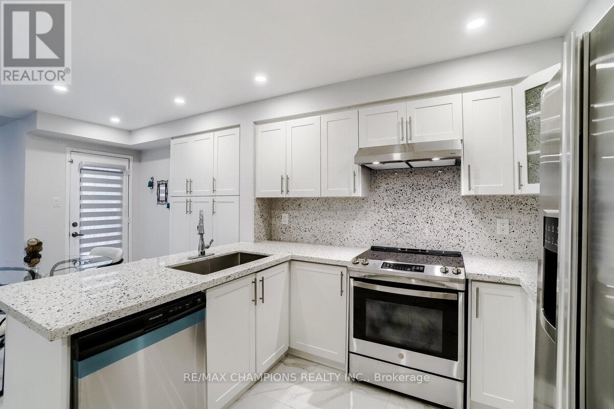 79 Larkspur Road, Brampton, Ontario  L6R 1X2 - Photo 3 - W12791232