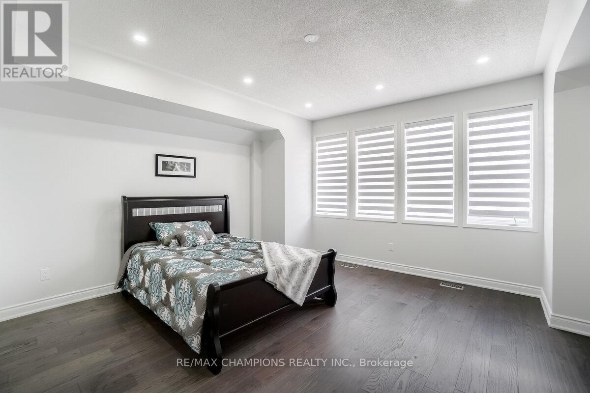 79 Larkspur Road, Brampton, Ontario  L6R 1X2 - Photo 7 - W12791232