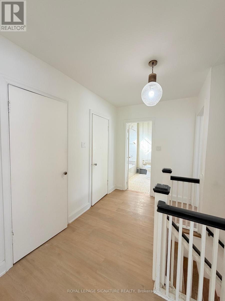 8 Bridgeview Road, Toronto, Ontario  M6S 4N1 - Photo 16 - W12791240