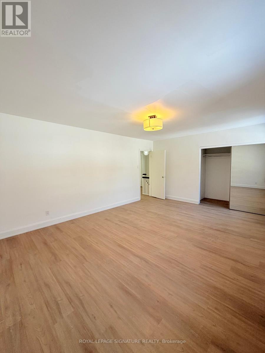 8 Bridgeview Road, Toronto, Ontario  M6S 4N1 - Photo 19 - W12791240