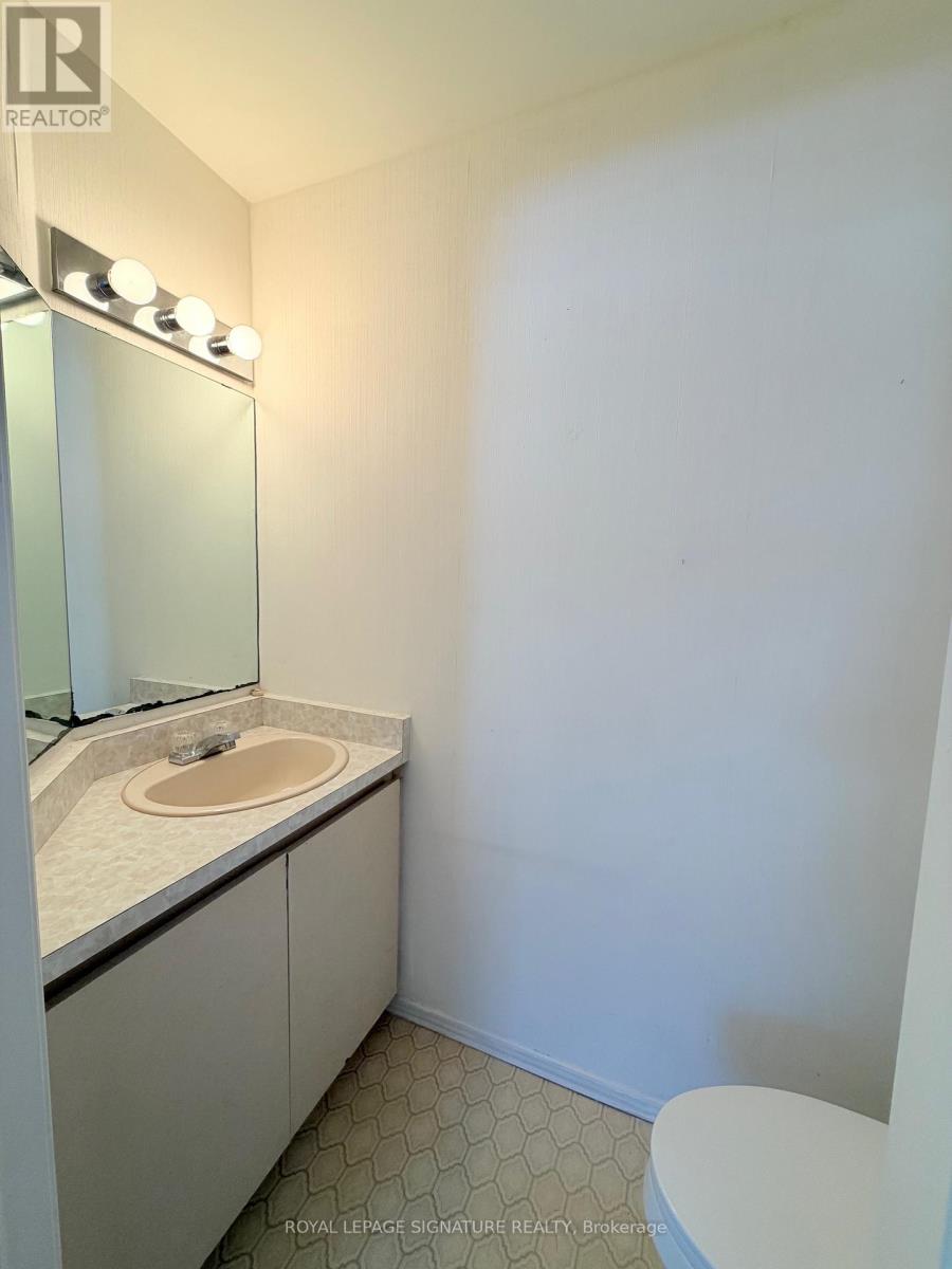 8 Bridgeview Road, Toronto, Ontario  M6S 4N1 - Photo 24 - W12791240