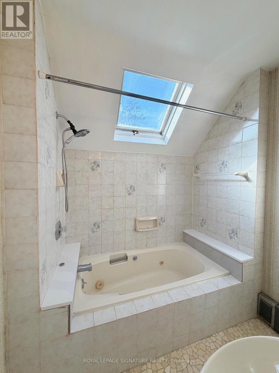 8 Bridgeview Road, Toronto, Ontario  M6S 4N1 - Photo 26 - W12791240