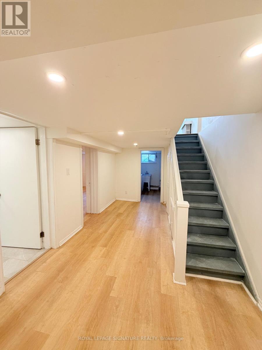 8 Bridgeview Road, Toronto, Ontario  M6S 4N1 - Photo 28 - W12791240