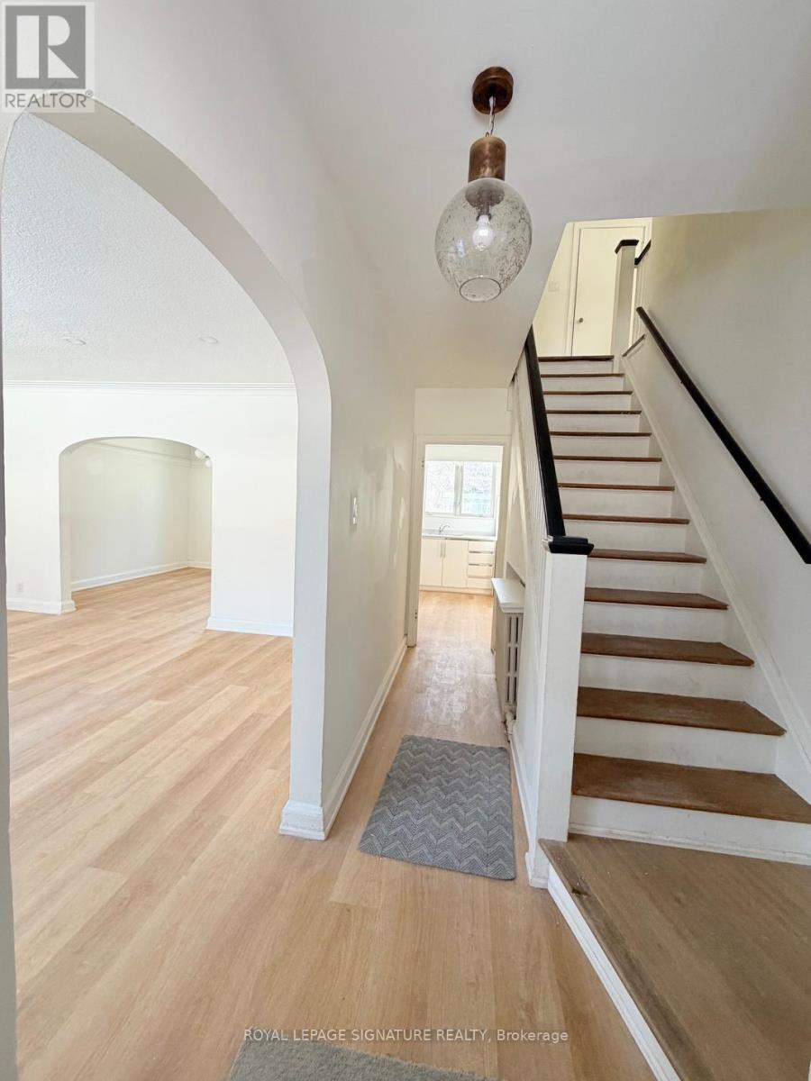 8 Bridgeview Road, Toronto, Ontario  M6S 4N1 - Photo 3 - W12791240