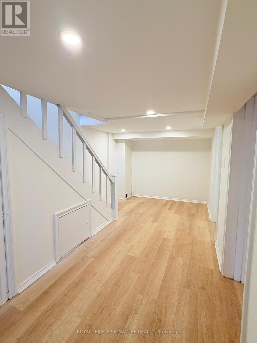 8 Bridgeview Road, Toronto, Ontario  M6S 4N1 - Photo 30 - W12791240