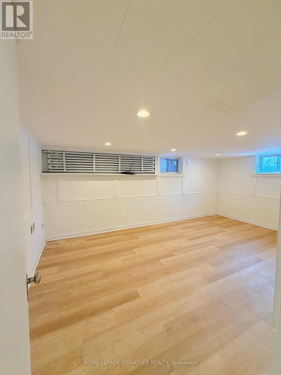 8 Bridgeview Road, Toronto, Ontario  M6S 4N1 - Photo 32 - W12791240