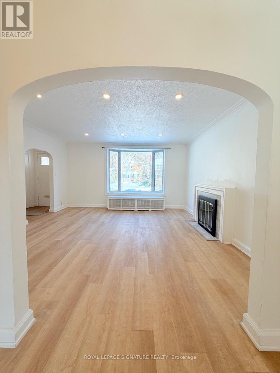 8 Bridgeview Road, Toronto, Ontario  M6S 4N1 - Photo 4 - W12791240