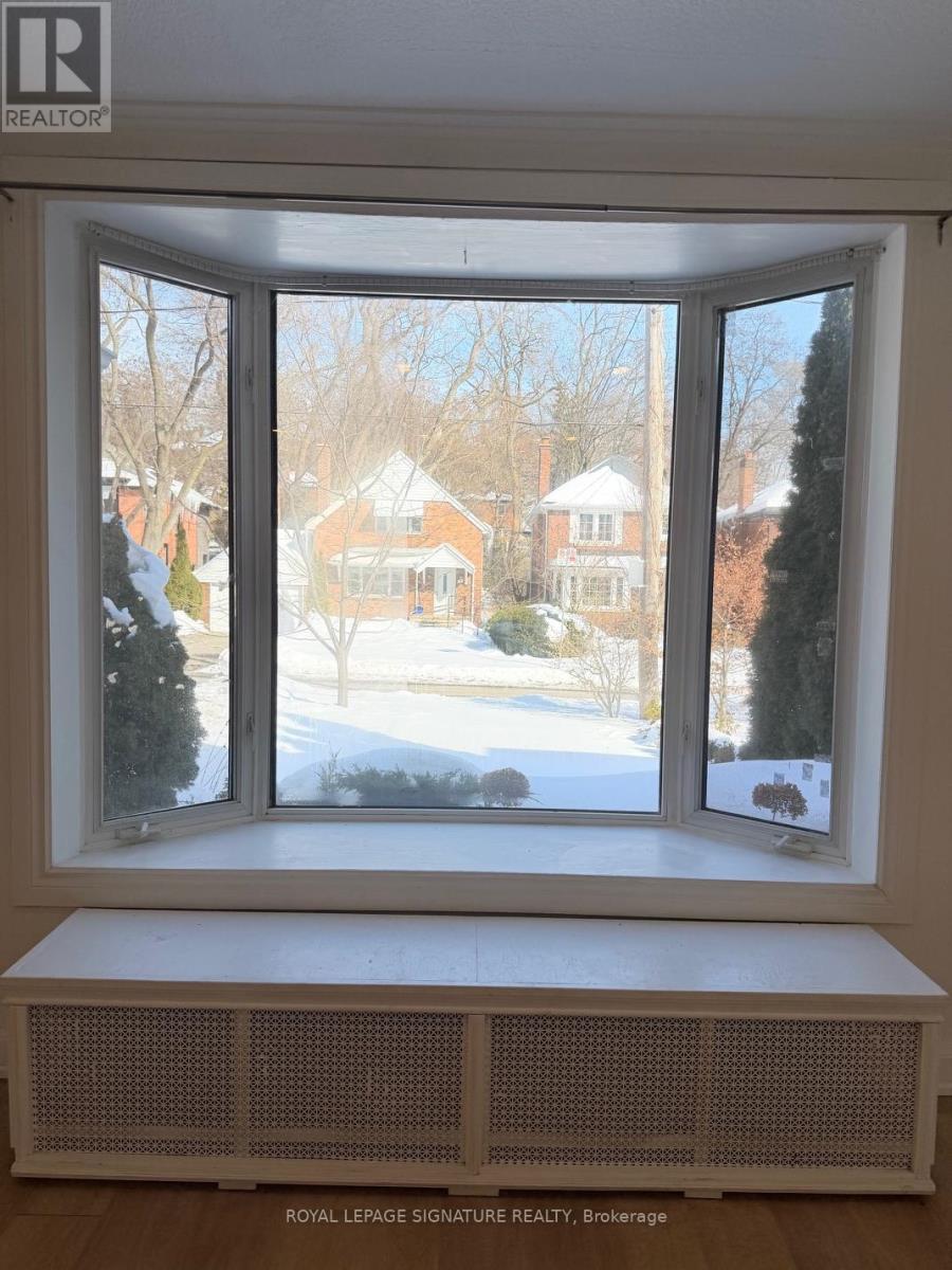 8 Bridgeview Road, Toronto, Ontario  M6S 4N1 - Photo 5 - W12791240