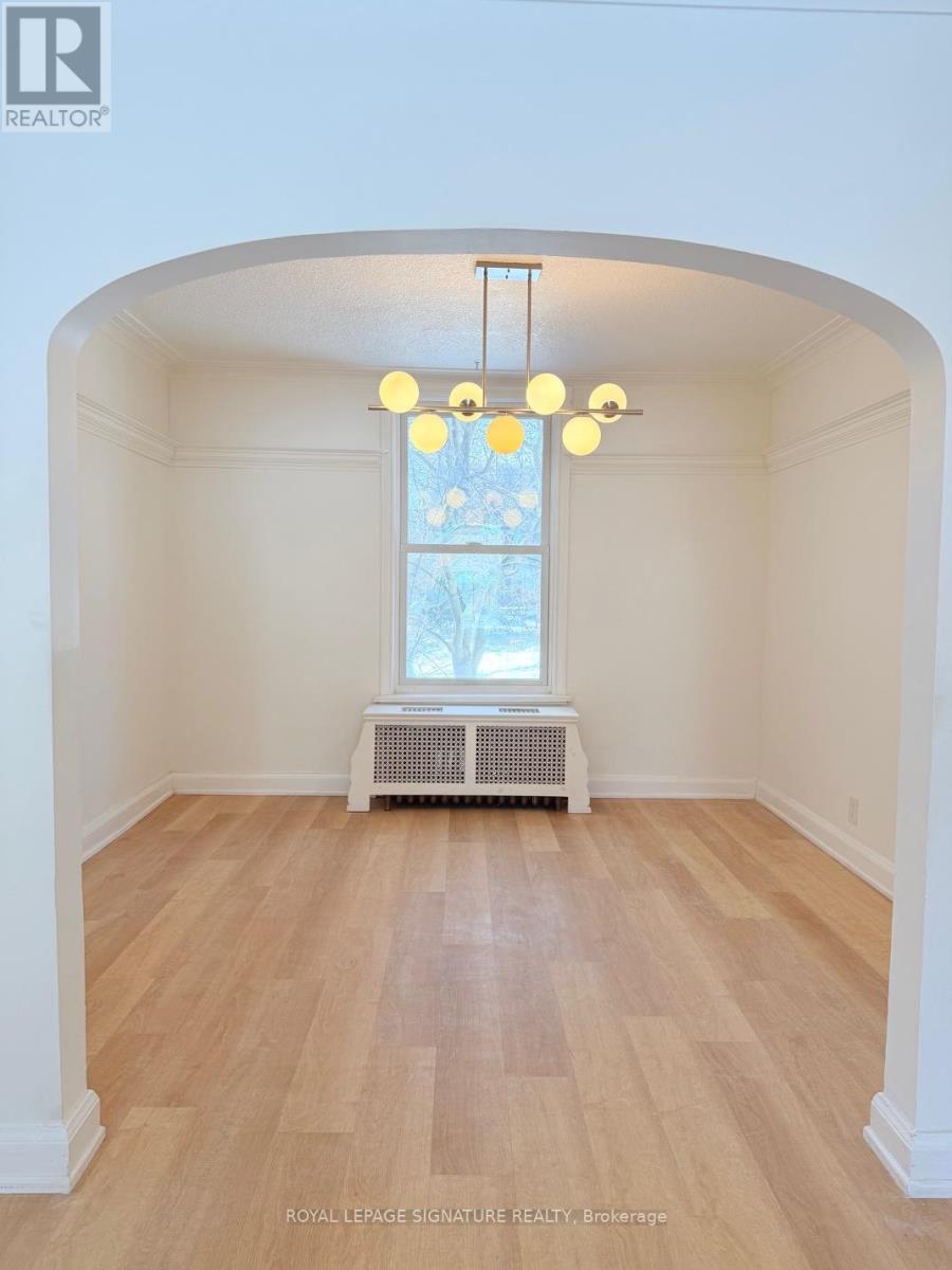 8 Bridgeview Road, Toronto, Ontario  M6S 4N1 - Photo 6 - W12791240