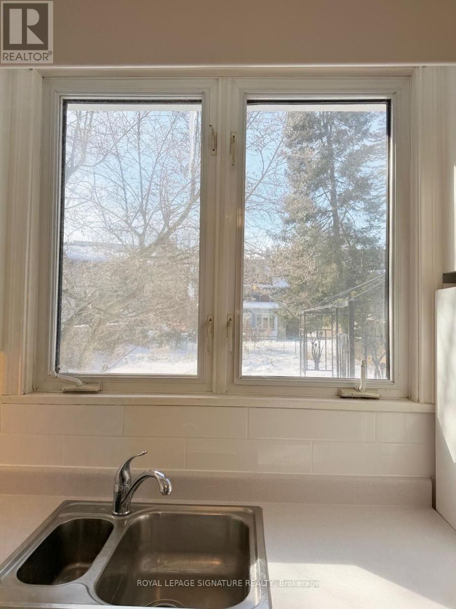 8 Bridgeview Road, Toronto, Ontario  M6S 4N1 - Photo 8 - W12791240