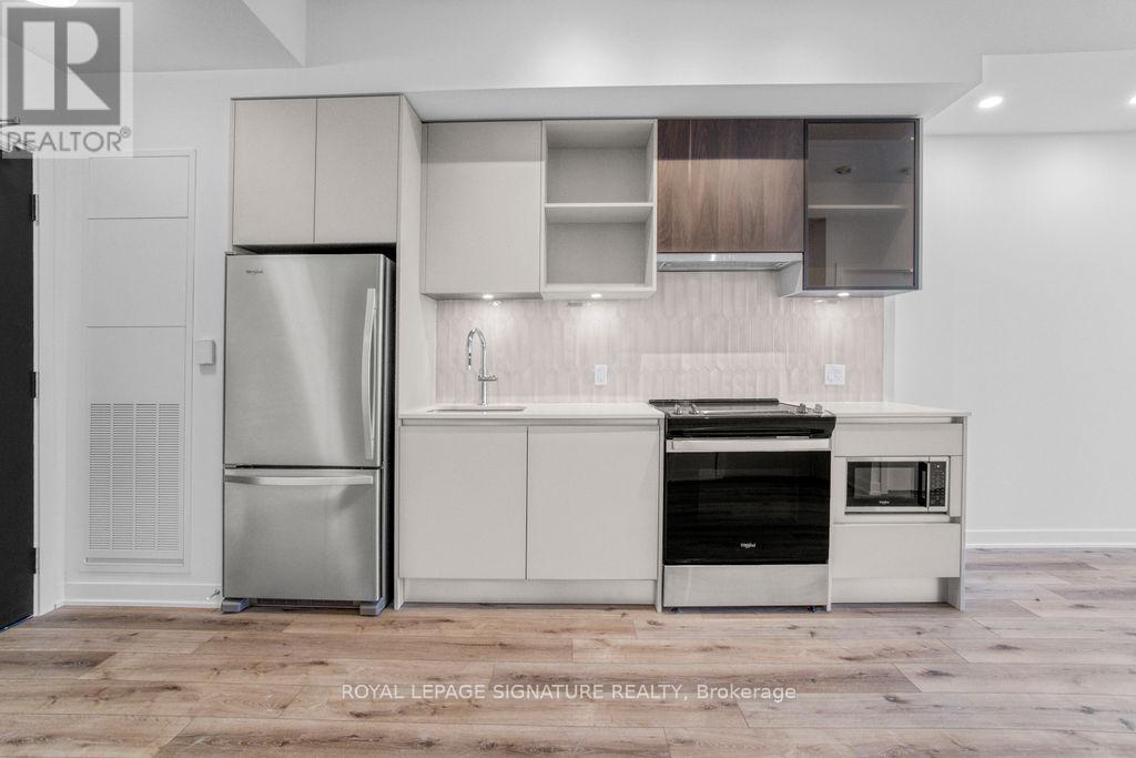 715 - 395 Dundas Street W, Oakville, Ontario  L6M 5R8 - Photo 17 - W12791250