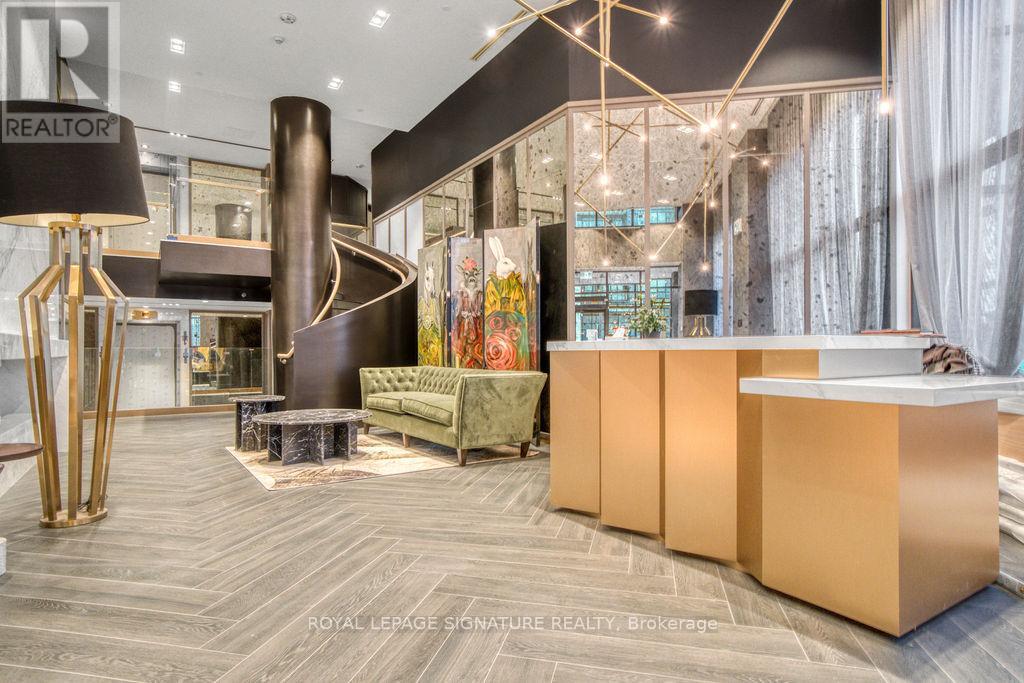 715 - 395 Dundas Street W, Oakville, Ontario  L6M 5R8 - Photo 5 - W12791250