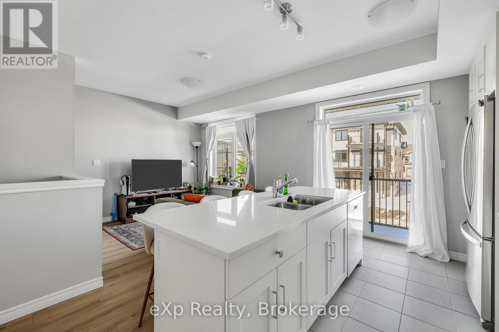 106 Lomond Lane, Kitchener, Ontario  N2R 0T6 - Photo 7 - X12791264