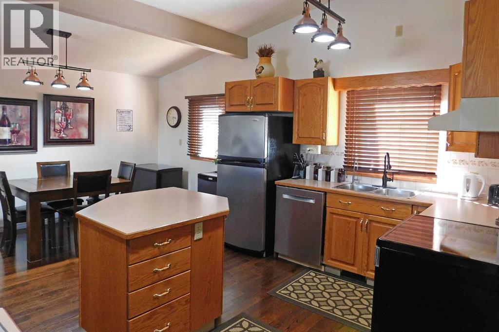 5039 4 Street W, Claresholm, Alberta  T0L 0T0 - Photo 12 - A2285700