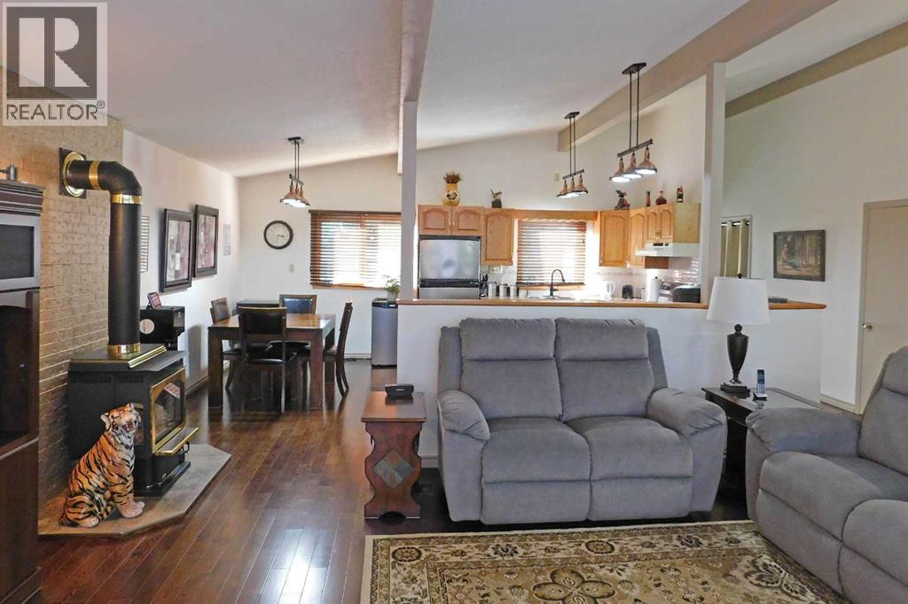 5039 4 Street W, Claresholm, Alberta  T0L 0T0 - Photo 4 - A2285700