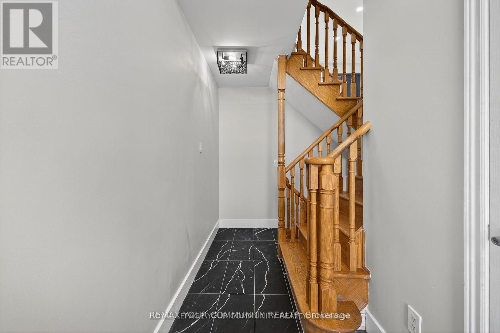 193 Zokol Drive, Aurora, Ontario  L4G 0B8 - Photo 2 - N12791278