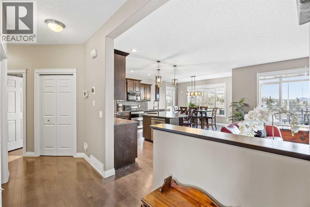 289 Jumping Pound Terrace, Cochrane, Alberta  T4C 1G3 - Photo 4 - A2283277