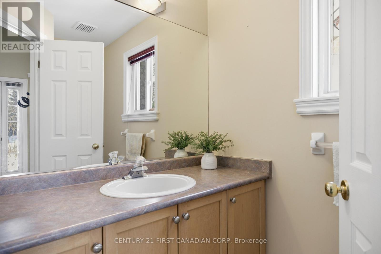 736 Thornwood Drive, London North, Ontario  N6H 5J6 - Photo 8 - X12791324