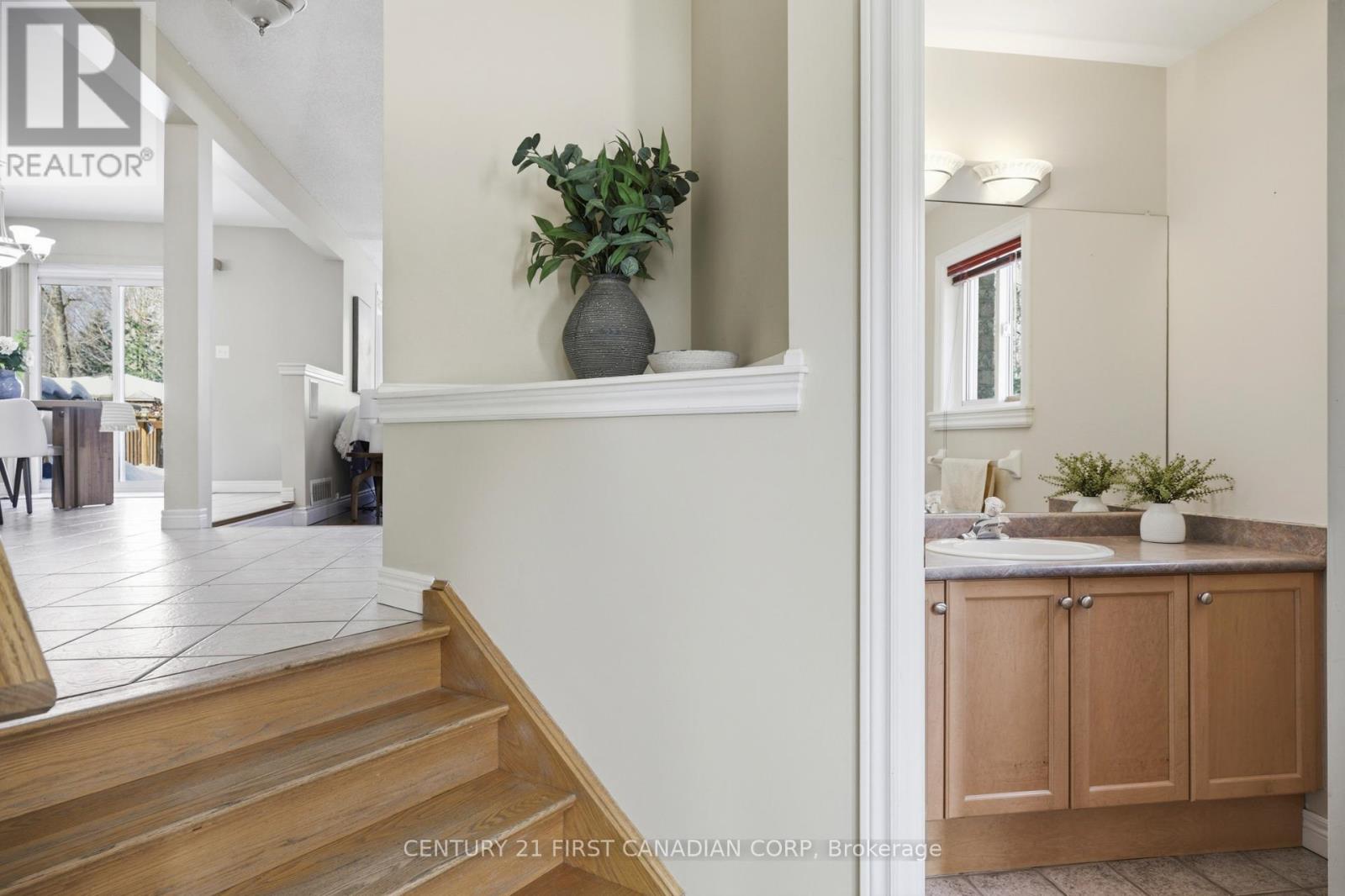 736 Thornwood Drive, London North, Ontario  N6H 5J6 - Photo 9 - X12791324