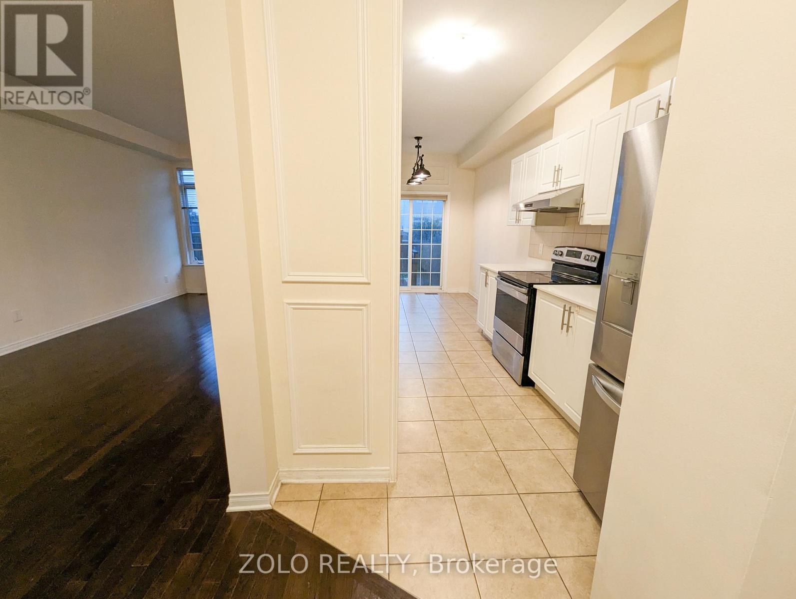 113 Lochnaw Private, Ottawa, Ontario  K2J 0Z5 - Photo 2 - X12791298