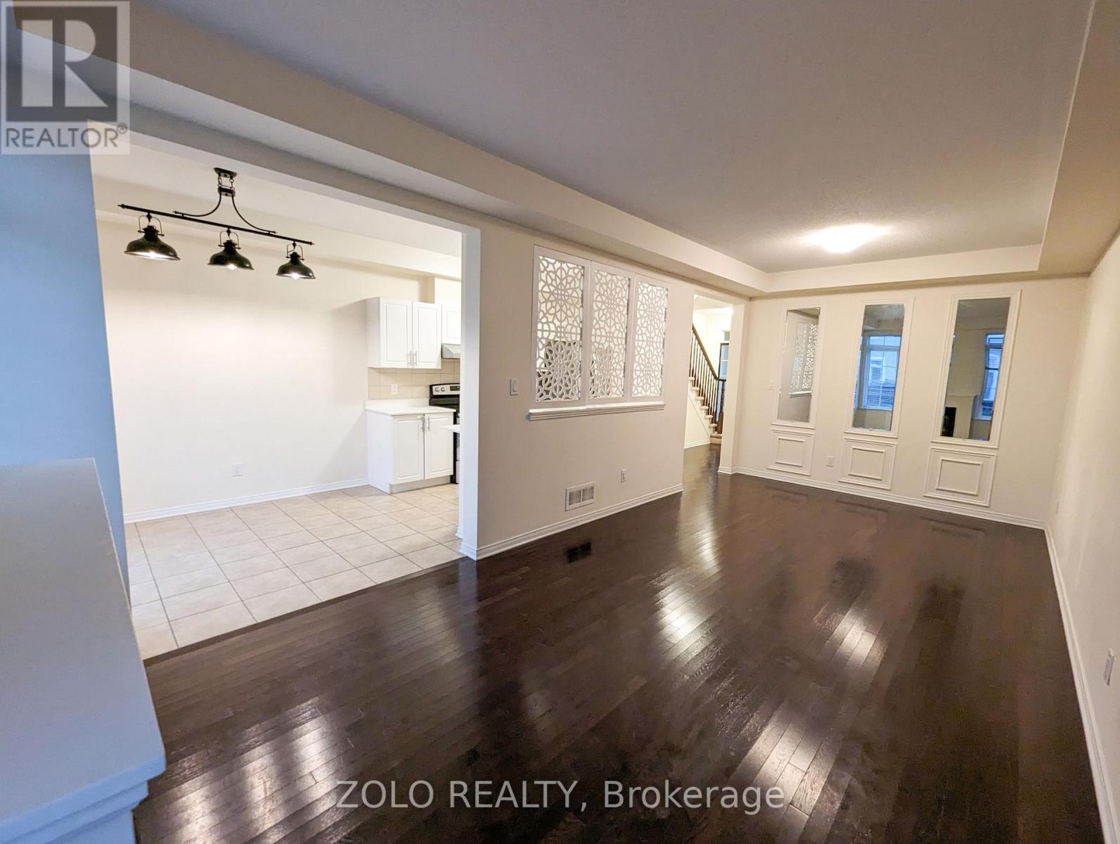 113 Lochnaw Private, Ottawa, Ontario  K2J 0Z5 - Photo 4 - X12791298