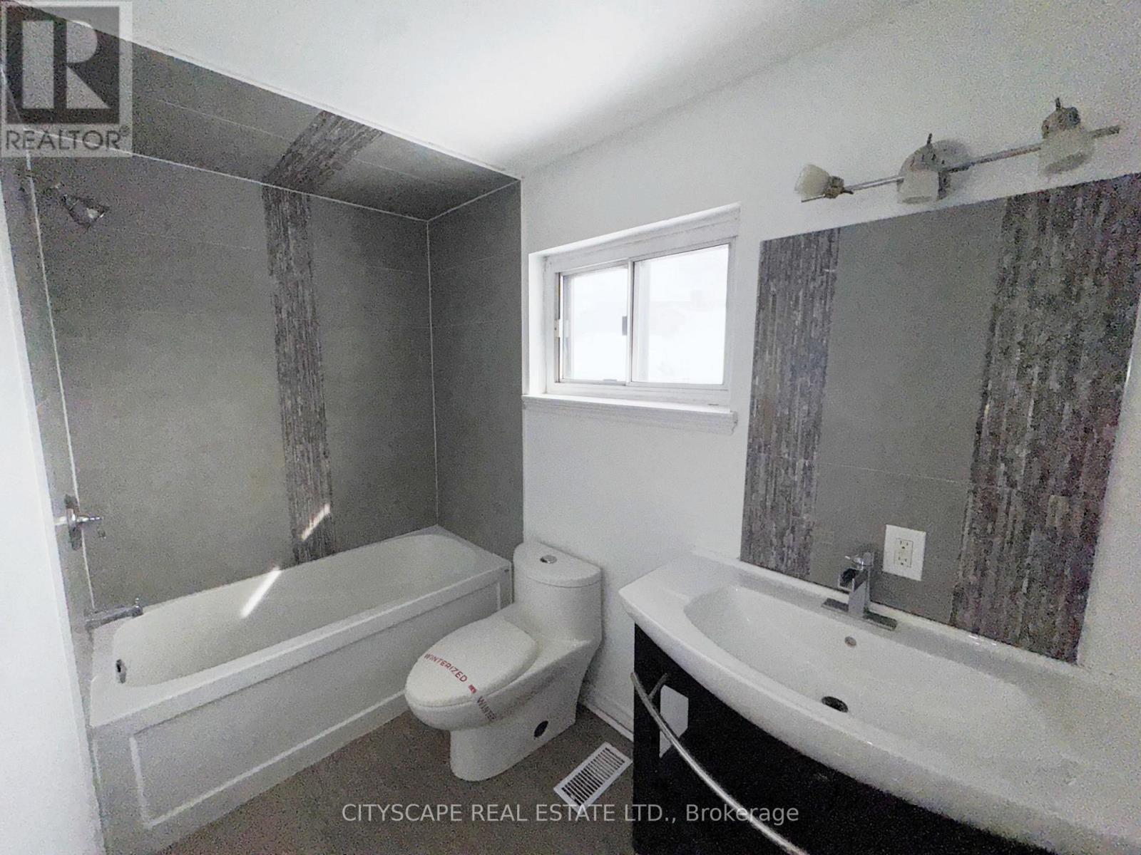 11 Melpham Court, Toronto, Ontario  M9V 2H2 - Photo 17 - W12436065