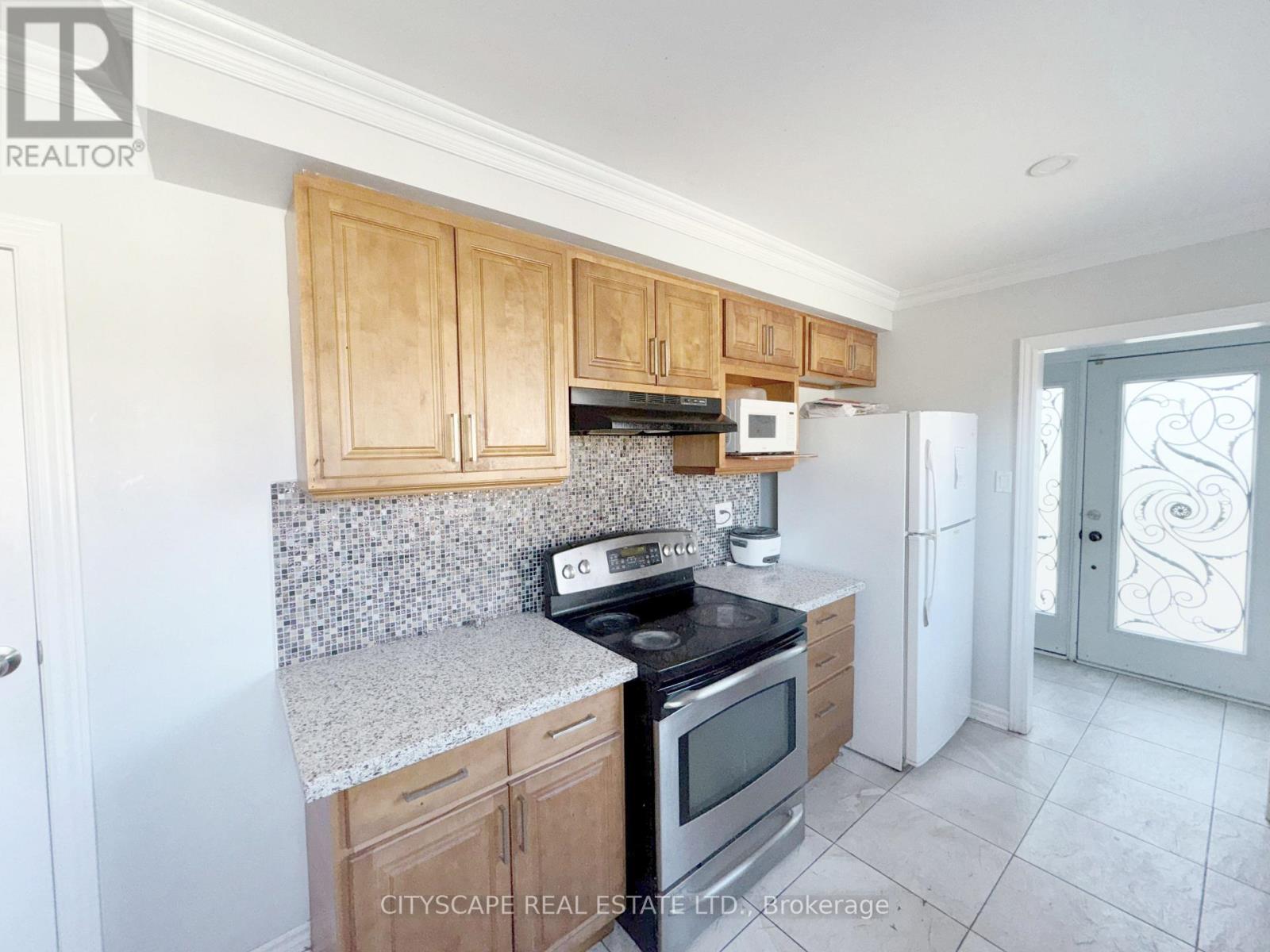 11 Melpham Court, Toronto, Ontario  M9V 2H2 - Photo 10 - W12436065