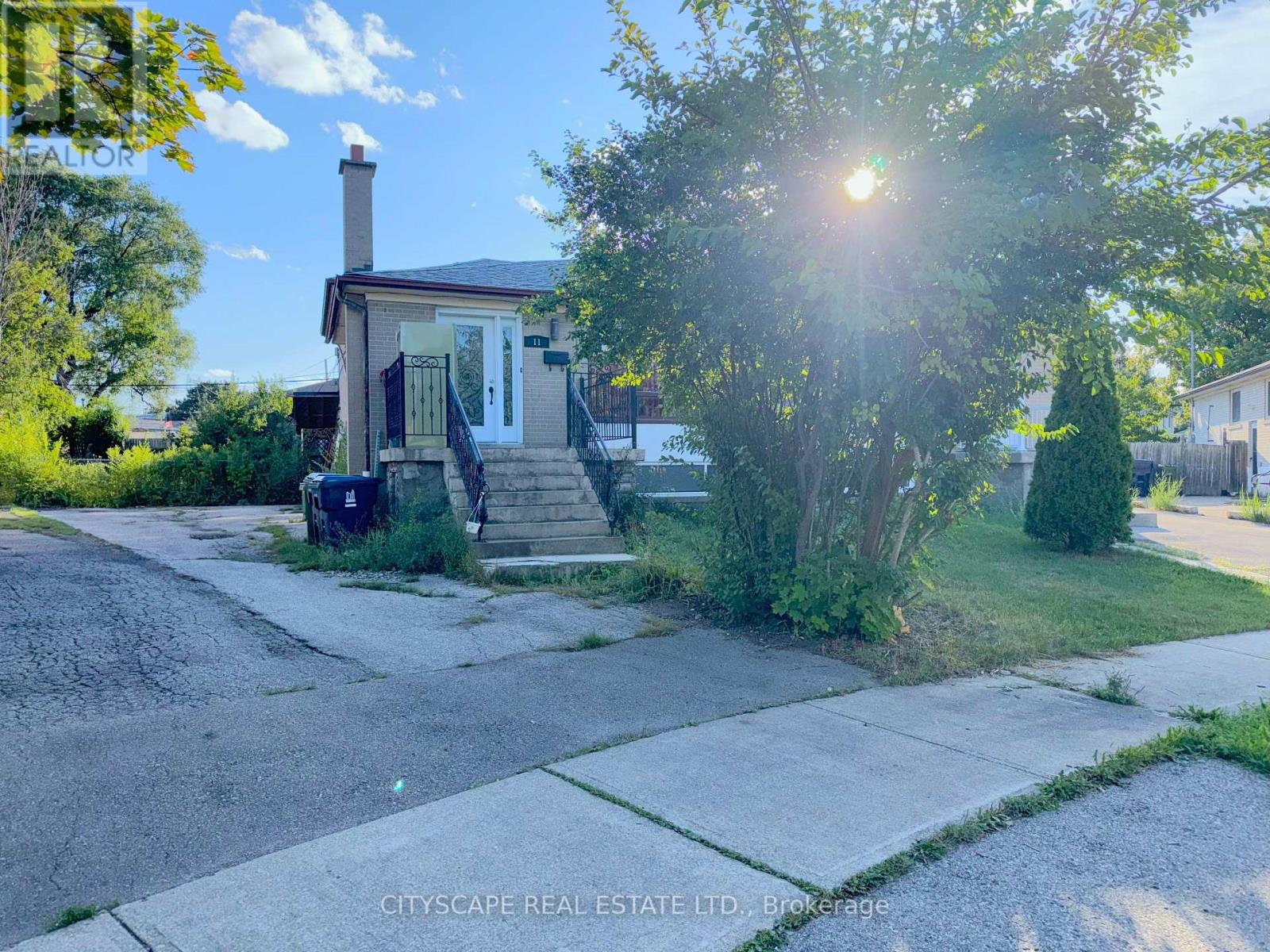 11 Melpham Court, Toronto, Ontario  M9V 2H2 - Photo 2 - W12436065