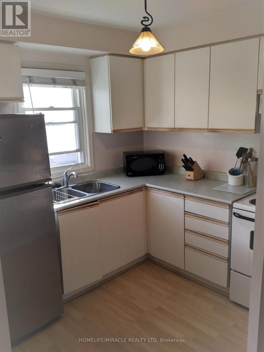 459 Beechwood Place, Waterloo, Ontario  N2T 2N8 - Photo 3 - X12756930