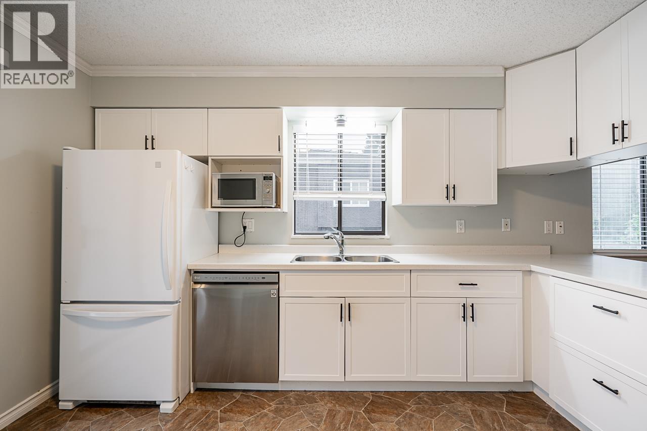 8074 19th Avenue, Burnaby, British Columbia  V3N 1G3 - Photo 6 - R3089593