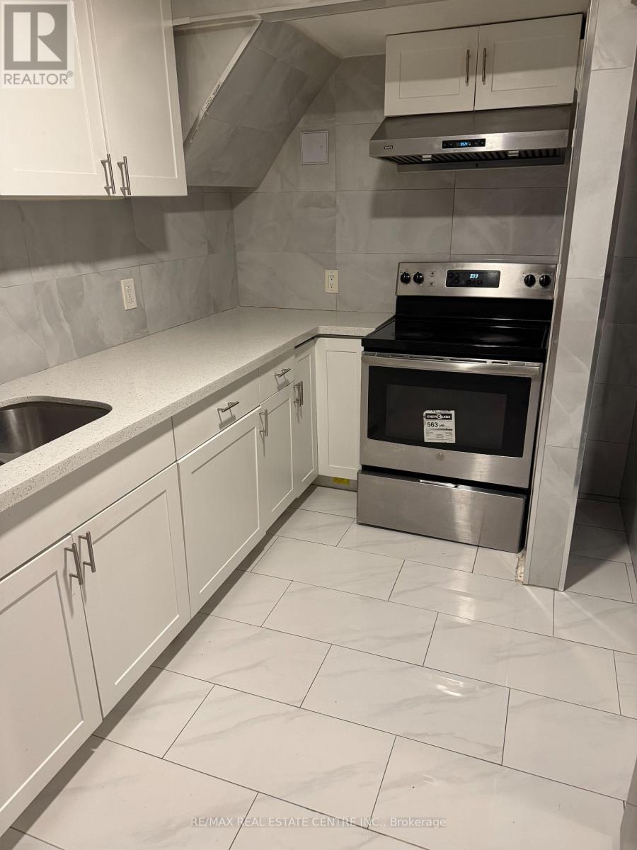 Lower - 17 Millcar Drive, Toronto, Ontario  M1B 6J6 - Photo 6 - E12791300