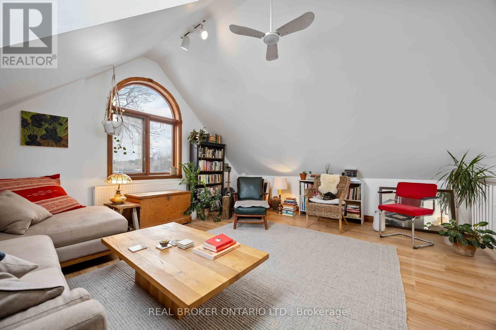 Upper - 22 Curzon Street, Toronto, Ontario  M4M 3B4 - Photo 5 - E12791308