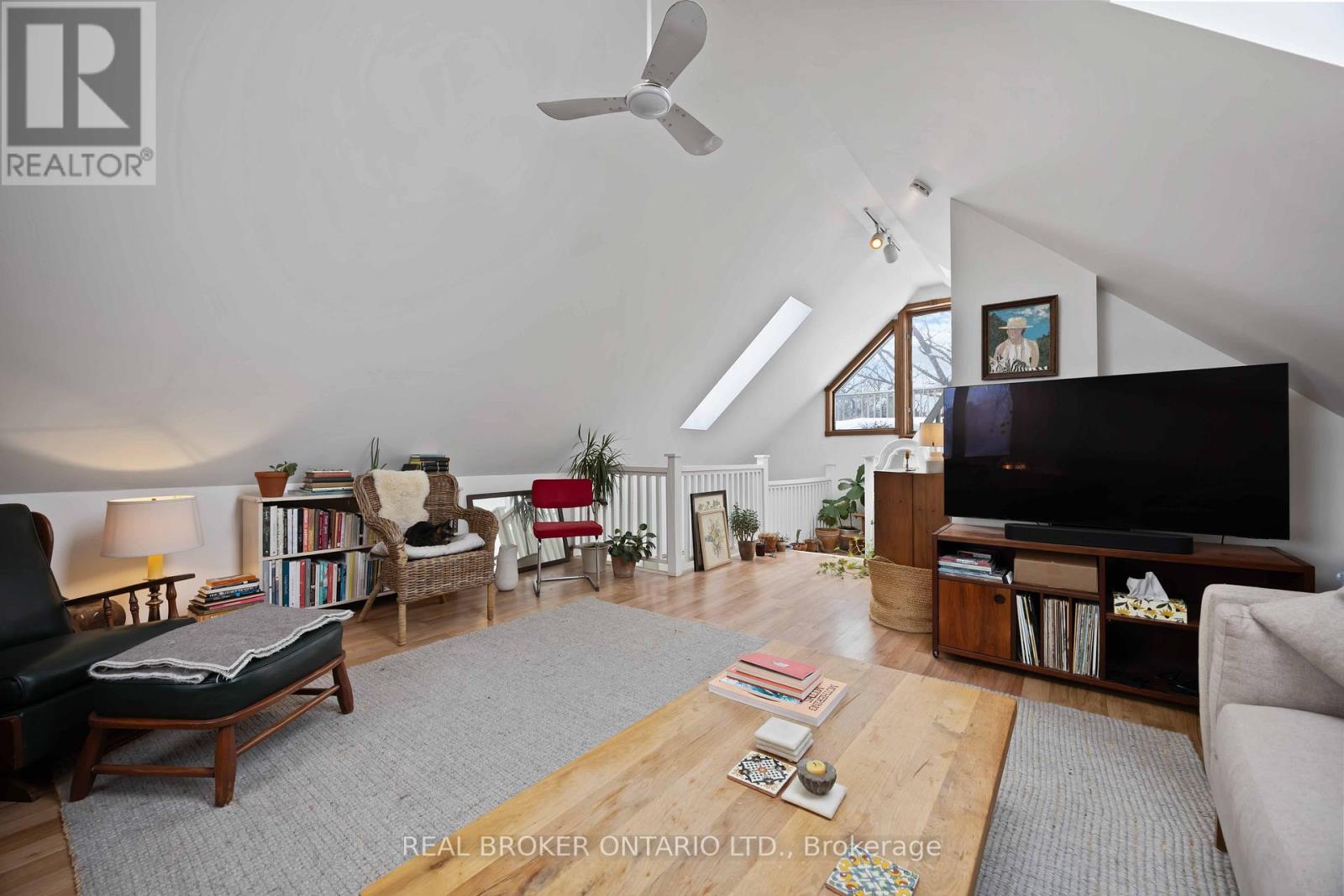 Upper - 22 Curzon Street, Toronto, Ontario  M4M 3B4 - Photo 6 - E12791308