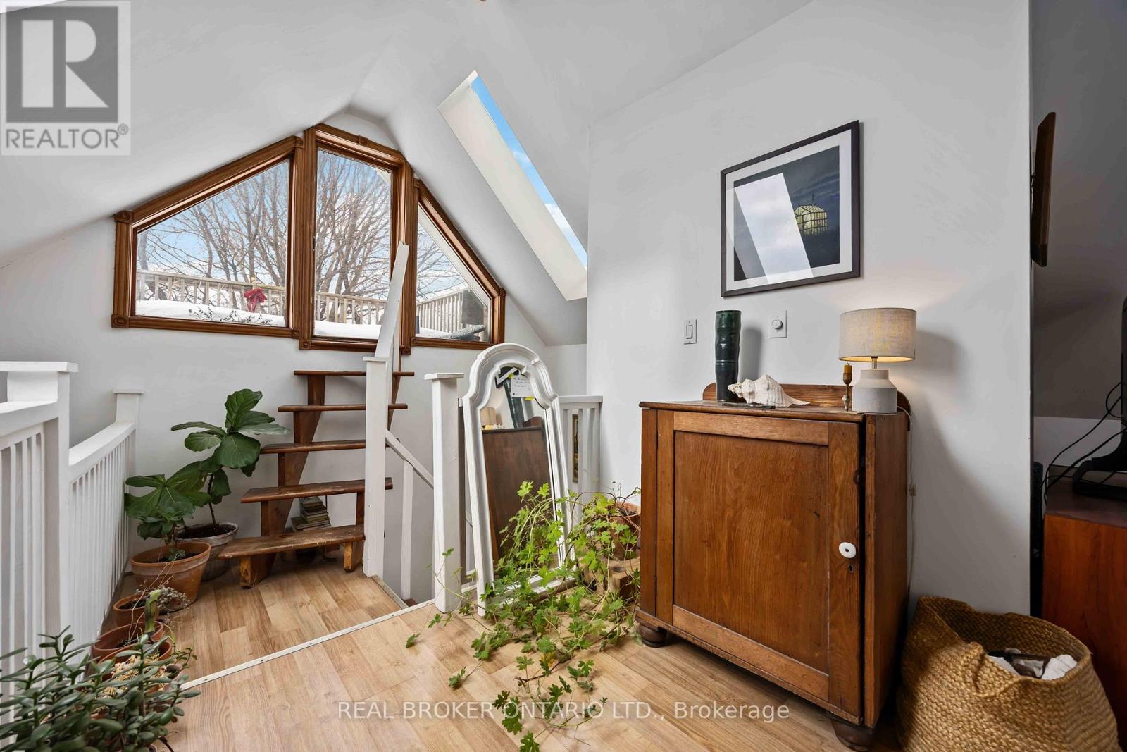 Upper - 22 Curzon Street, Toronto, Ontario  M4M 3B4 - Photo 7 - E12791308