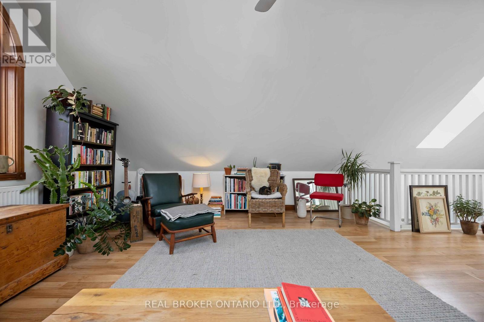 Upper - 22 Curzon Street, Toronto, Ontario  M4M 3B4 - Photo 9 - E12791308